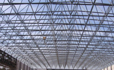 同德钢结构厂房屋面板及保温层安装